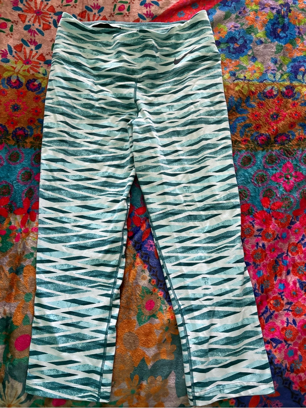 Nike Girls Green Wave-Stripe Leggings